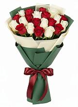 Букет Микс из красных и белых роз в Поливаново