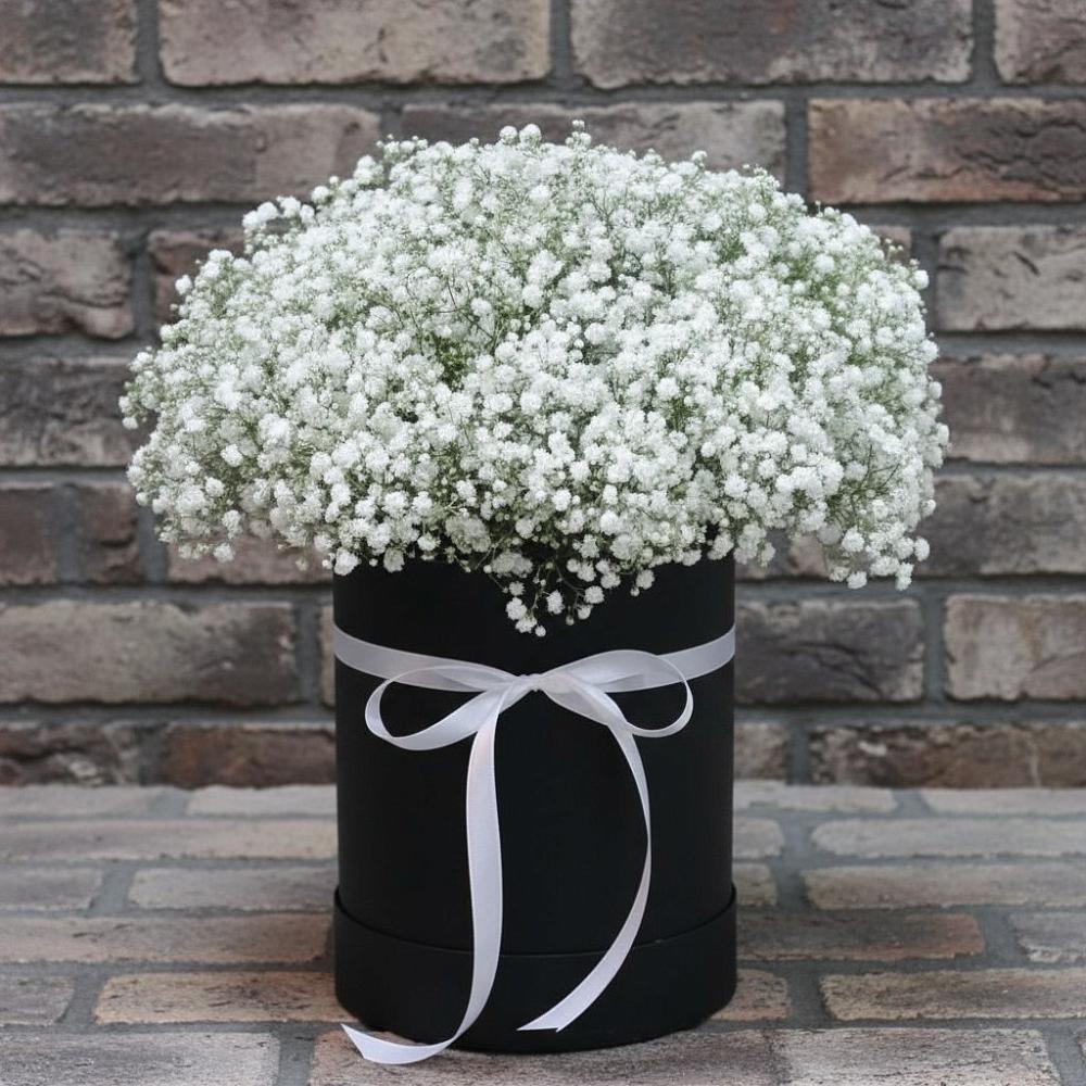 Цветочная композиция из Гипсофила в шляпной коробке в Поливаново