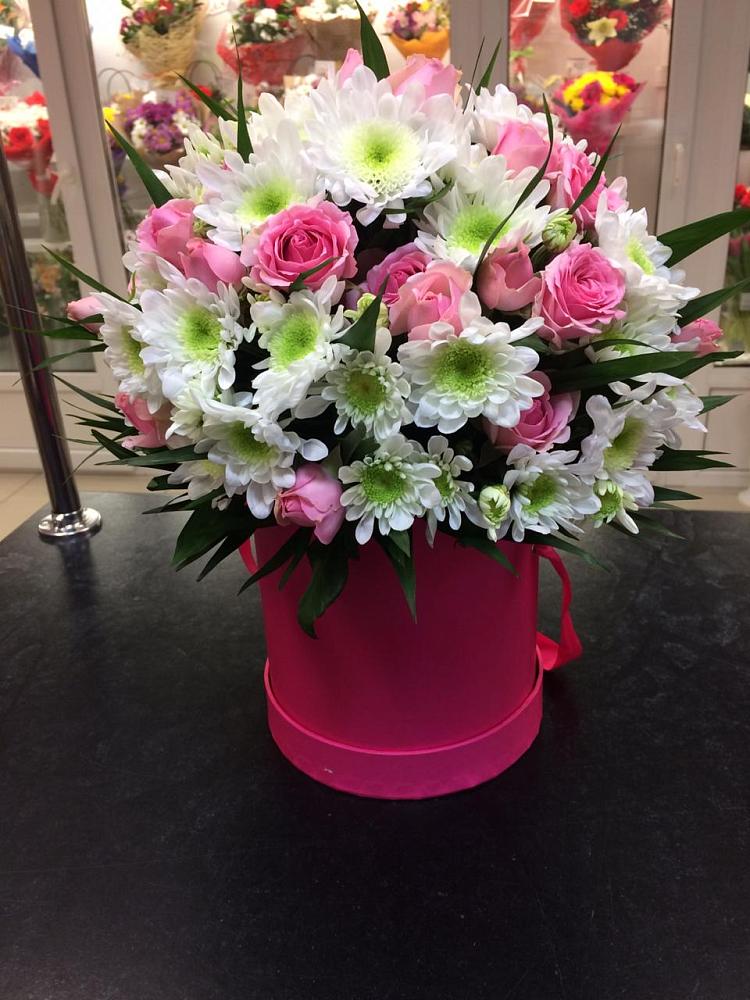 Цветочная композиция из Розы и Хризантемы в шляпной коробке в Поливаново